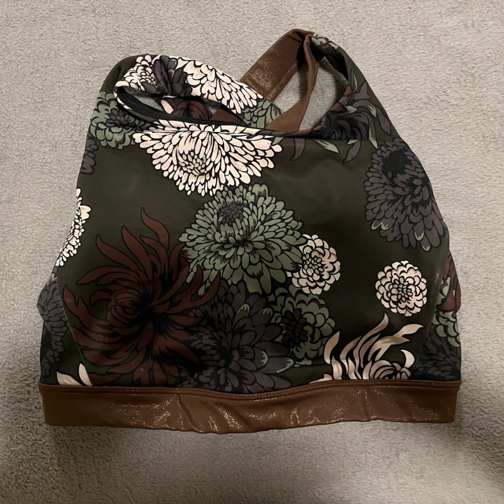 Sports bra MUST SELL IMMEDIATELY LAST DATE FOR PURCHASE MAY 3RD, 2023